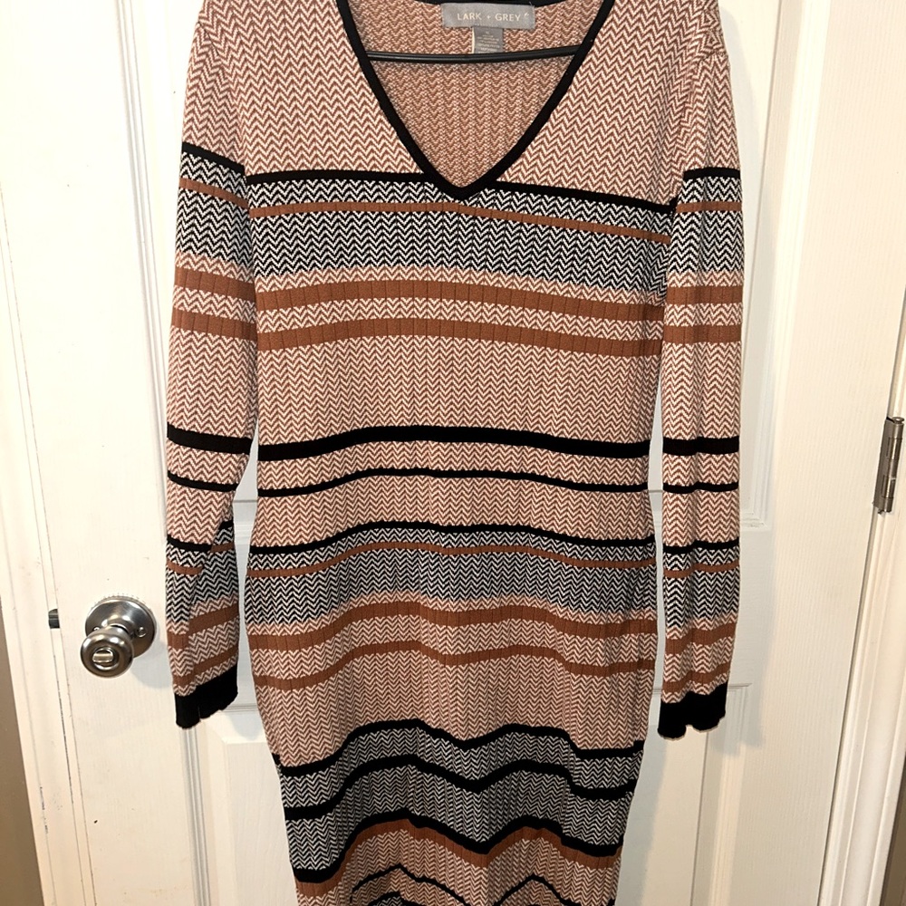 Sweater Dress. Color Orange/Black Size. XL